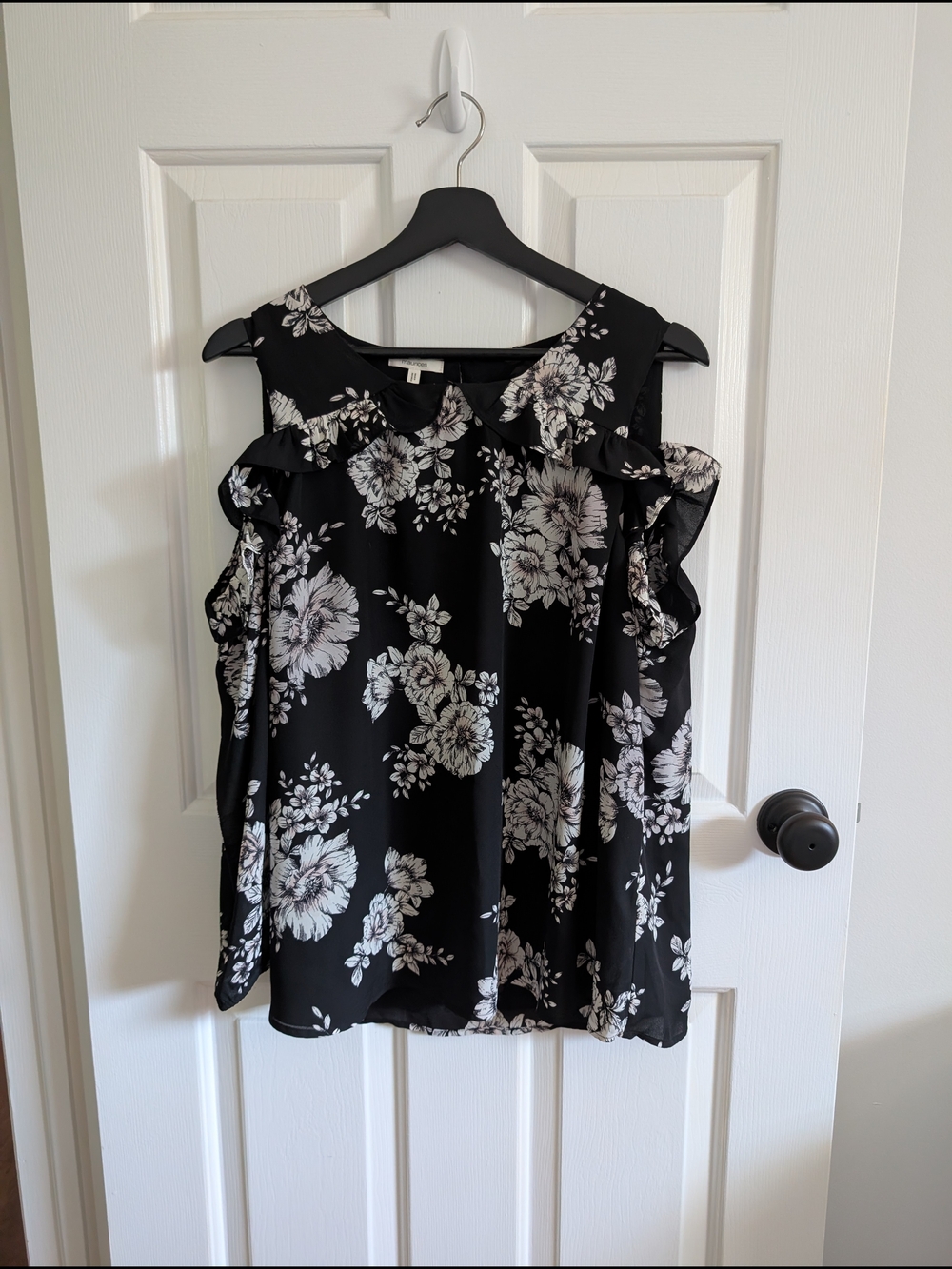 Maurices Women's Black White Floral Cold-Shoulder Top Size XXL